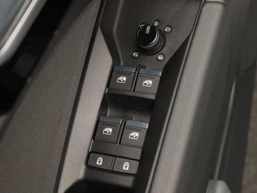 Audi Q4 e-tron 40 Launch edition Advanced Plus 77 kWh 204 Pk | Matrix LED | 3-Zone Climate | Stoel- & Stuurverwa... ActivLease financial lease