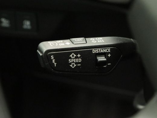 Audi Q4 e-tron 40 Launch edition Advanced Plus 77 kWh 204 Pk | Matrix LED | 3-Zone Climate | Stoel- & Stuurverwa... ActivLease financial lease