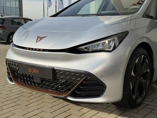 CUPRA Born Essential Limited Elektromotor 150 kW / 204 PK Hatchback Elektrische aandrijving ActivLease financial lease