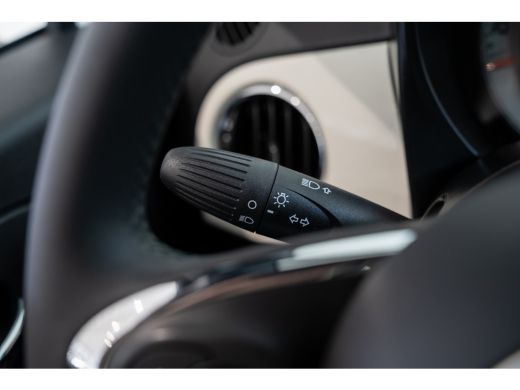 Fiat 500 1.0 Hybrid Dolcevita | Panoramdak | Apple Carplay & Android Auto | Airco | Lichtmetalen velgen | ActivLease financial lease