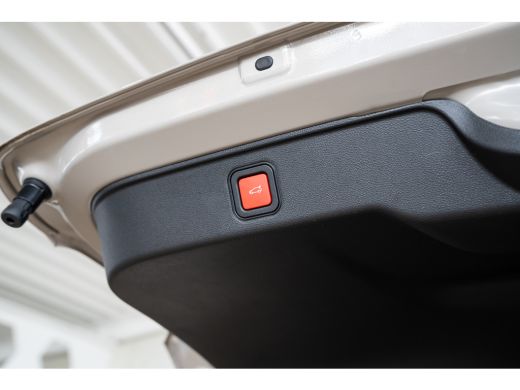 Fiat 600 1.2 Hybrid La Prima | Camera | Stoelverwarming | Elektrische Achterklep | Navigatie | Apple Carpl... ActivLease financial lease