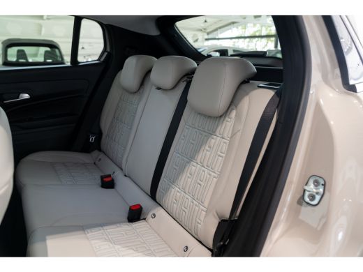 Fiat 600 1.2 Hybrid La Prima | Camera | Stoelverwarming | Elektrische Achterklep | Navigatie | Apple Carpl... ActivLease financial lease