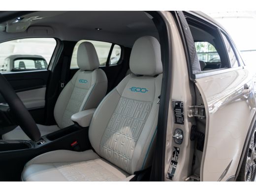 Fiat 600 1.2 Hybrid La Prima | Camera | Stoelverwarming | Elektrische Achterklep | Navigatie | Apple Carpl... ActivLease financial lease