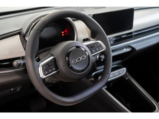 Fiat 600 1.2 Hybrid La Prima | Camera | Stoelverwarming | Elektrische Achterklep | Navigatie | Apple Carpl... ActivLease financial lease