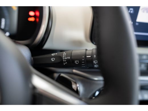 Fiat 600 1.2 Hybrid La Prima | Camera | Stoelverwarming | Elektrische Achterklep | Navigatie | Apple Carpl... ActivLease financial lease