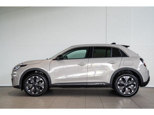 Fiat 600 1.2 Hybrid La Prima | Camera | Stoelverwarming | Elektrische Achterklep | Navigatie | Apple Carpl... ActivLease financial lease