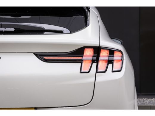 Ford Mustang Mach-E Mach-E GT Extended AWD 98 kWh | Pano-dak | Parelmoer Wit Metallic! | 100% Dealer Onderhouden | B&... ActivLease financial lease