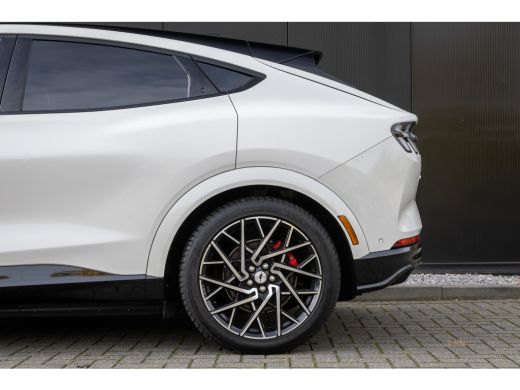 Ford Mustang Mach-E Mach-E GT Extended AWD 98 kWh | Pano-dak | Parelmoer Wit Metallic! | 100% Dealer Onderhouden | B&... ActivLease financial lease