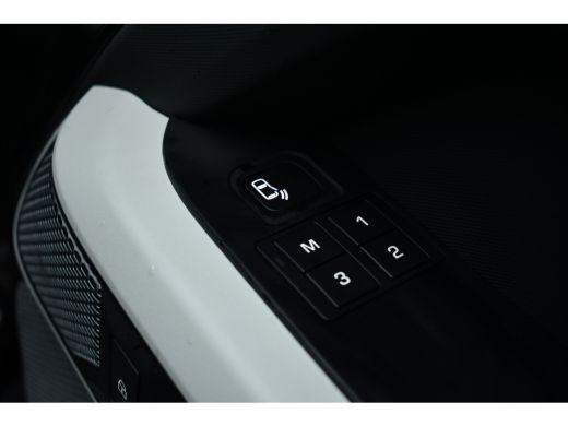 Land Rover Defender 110 3.0 P400 HSE 7-pers Pano Trekh ACC 22inch HUD Standkachel ActivLease financial lease