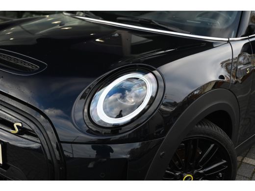 Mini Electric Classic / Panoramadak / Sportstoelen / Achteruitrijcamera / Comfort Access / LED / Head-Up / Harm... ActivLease financial lease