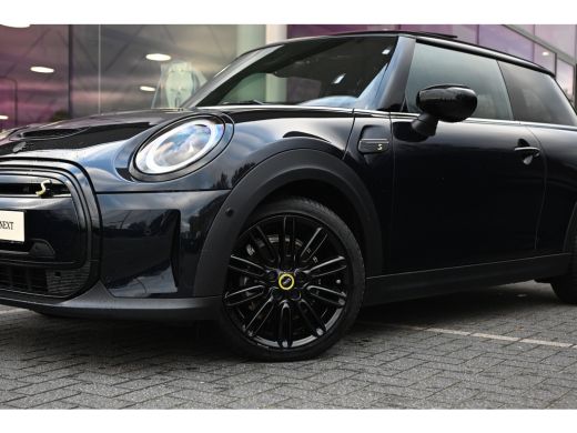 Mini Electric Classic / Panoramadak / Sportstoelen / Achteruitrijcamera / Comfort Access / LED / Head-Up / Harm... ActivLease financial lease