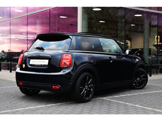 Mini Electric Classic / Panoramadak / Sportstoelen / Achteruitrijcamera / Comfort Access / LED / Head-Up / Harm... ActivLease financial lease