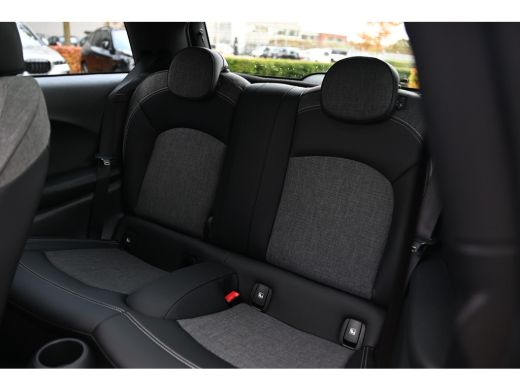 Mini Electric Classic / Panoramadak / Sportstoelen / Achteruitrijcamera / Comfort Access / LED / Head-Up / Harm... ActivLease financial lease