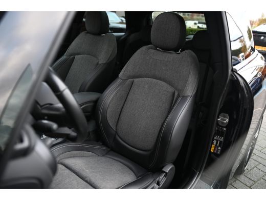 Mini Electric Classic / Panoramadak / Sportstoelen / Achteruitrijcamera / Comfort Access / LED / Head-Up / Harm... ActivLease financial lease