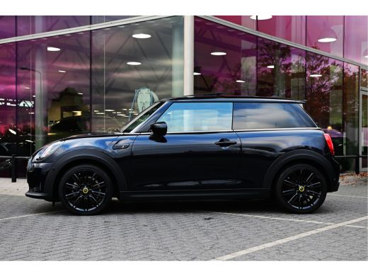 Mini Electric Classic / Panoramadak / Sportstoelen / Achteruitrijcamera / Comfort Access / LED / Head-Up / Harm... ActivLease financial lease