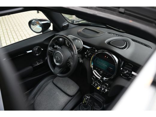 Mini Electric Classic / Panoramadak / Sportstoelen / Achteruitrijcamera / Comfort Access / LED / Head-Up / Harm... ActivLease financial lease