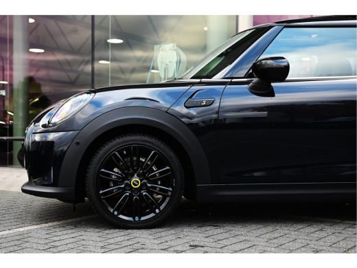 Mini Electric Classic / Panoramadak / Sportstoelen / Achteruitrijcamera / Comfort Access / LED / Head-Up / Harm... ActivLease financial lease