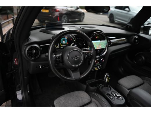 Mini Electric Classic / Panoramadak / Sportstoelen / Achteruitrijcamera / Comfort Access / LED / Head-Up / Harm... ActivLease financial lease