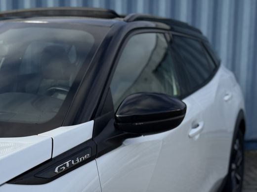 Peugeot 2008 GT-Line Schuif/ kantel dak | Achteruitrijcamera | Afwijkende dakkleur | Keyless start | Apple Car... ActivLease financial lease