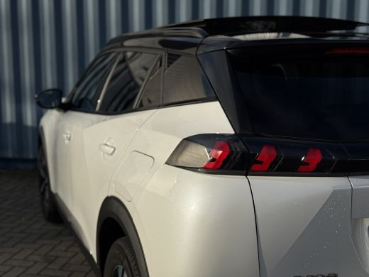 Peugeot 2008 GT-Line Schuif/ kantel dak | Achteruitrijcamera | Afwijkende dakkleur | Keyless start | Apple Car... ActivLease financial lease
