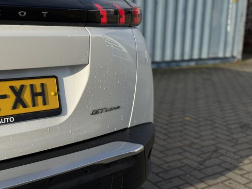Peugeot 2008 GT-Line Schuif/ kantel dak | Achteruitrijcamera | Afwijkende dakkleur | Keyless start | Apple Car... ActivLease financial lease