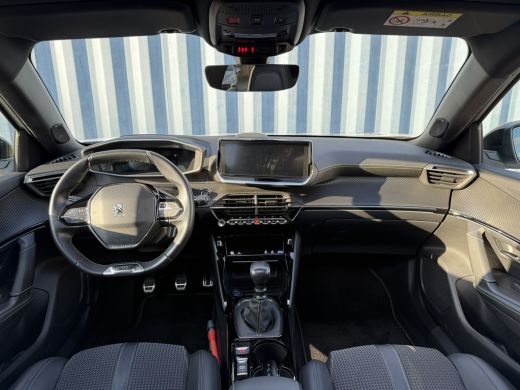 Peugeot 2008 GT-Line Schuif/ kantel dak | Achteruitrijcamera | Afwijkende dakkleur | Keyless start | Apple Car... ActivLease financial lease