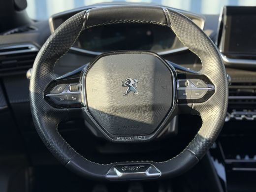 Peugeot 2008 GT-Line Schuif/ kantel dak | Achteruitrijcamera | Afwijkende dakkleur | Keyless start | Apple Car... ActivLease financial lease
