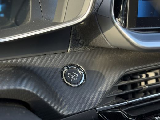 Peugeot 2008 GT-Line Schuif/ kantel dak | Achteruitrijcamera | Afwijkende dakkleur | Keyless start | Apple Car... ActivLease financial lease