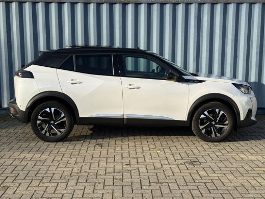 Peugeot 2008 GT-Line Schuif/ kantel dak | Achteruitrijcamera | Afwijkende dakkleur | Keyless start | Apple Car... ActivLease financial lease