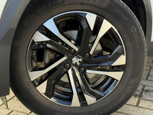 Peugeot 2008 GT-Line Schuif/ kantel dak | Achteruitrijcamera | Afwijkende dakkleur | Keyless start | Apple Car... ActivLease financial lease