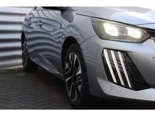 Peugeot 208 1.2 HYBRID 100PK ALLURE AUTOMAAT / NAVI / LEDER / CLIMA / PDC / 16" LMV / CAMERA / WINTERPAKKET /... ActivLease financial lease