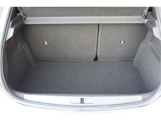 Peugeot 208 1.2 HYBRID 100PK ALLURE AUTOMAAT / NAVI / LEDER / CLIMA / PDC / 16" LMV / CAMERA / WINTERPAKKET /... ActivLease financial lease