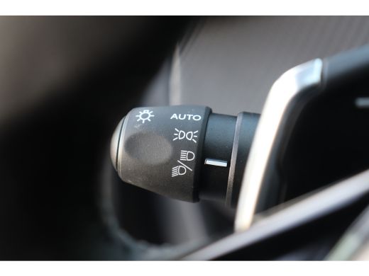 Peugeot 208 1.2 HYBRID 100PK ALLURE AUTOMAAT / NAVI / LEDER / CLIMA / PDC / 16" LMV / CAMERA / WINTERPAKKET /... ActivLease financial lease