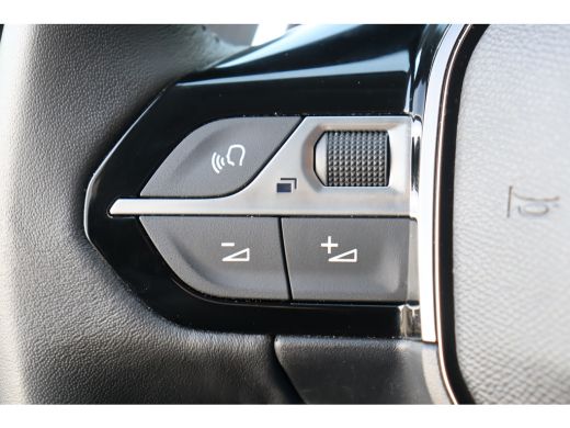 Peugeot 208 1.2 HYBRID 100PK ALLURE AUTOMAAT / NAVI / LEDER / CLIMA / PDC / 16" LMV / CAMERA / WINTERPAKKET /... ActivLease financial lease