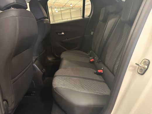 Peugeot 208 1.2 Hybrid 110 e-DCS6 Allure Camera | Navigatie | Carplay | Leder/Stof | Digitaal Dashboard | 16"... ActivLease financial lease