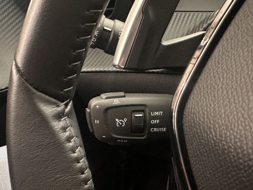 Peugeot 208 1.2 Hybrid 110 e-DCS6 Allure Camera | Navigatie | Carplay | Leder/Stof | Digitaal Dashboard | 16"... ActivLease financial lease