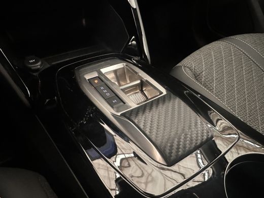 Peugeot 208 1.2 Hybrid 110 e-DCS6 Allure Camera | Navigatie | Carplay | Leder/Stof | Digitaal Dashboard | 16"... ActivLease financial lease