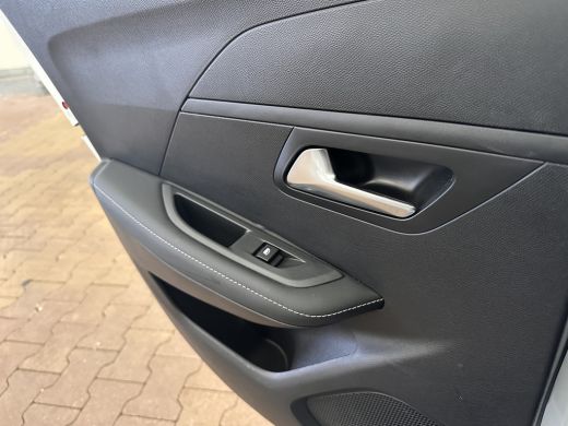 Peugeot 208 1.2 Hybrid 110 e-DCS6 Allure Camera | Navigatie | Carplay | Leder/Stof | Digitaal Dashboard | 16"... ActivLease financial lease