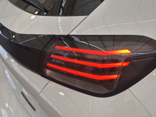 Peugeot 208 1.2 Hybrid 110 e-DCS6 Allure Camera | Navigatie | Carplay | Leder/Stof | Digitaal Dashboard | 16"... ActivLease financial lease