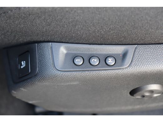 Peugeot 3008 1.6 PURETECH 180PK GT PACK AUTOMAAT / NAVI / LEDER / CLIMA / AGR / PDC / 18" LMV / CAMERA / 1500K... ActivLease financial lease