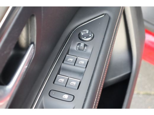 Peugeot 3008 1.6 PURETECH 180PK GT PACK AUTOMAAT / NAVI / LEDER / CLIMA / AGR / PDC / 18" LMV / CAMERA / 1500K... ActivLease financial lease