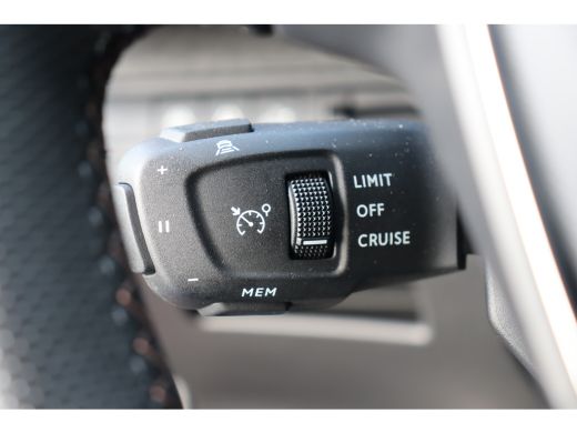 Peugeot 3008 1.6 PURETECH 180PK GT PACK AUTOMAAT / NAVI / LEDER / CLIMA / AGR / PDC / 18" LMV / CAMERA / 1500K... ActivLease financial lease