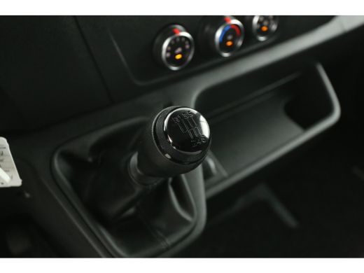 Renault Master T35 2.3 dCi L3H2 RWD | Dubbellucht | 3500KG Trekgew. | Trekh. | Airco | Cruise | Carplay | 3-Zits... ActivLease financial lease