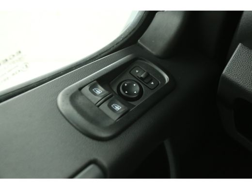 Renault Master T35 2.3 dCi L3H2 RWD | Dubbellucht | 3500KG Trekgew. | Trekh. | Airco | Cruise | Carplay | 3-Zits... ActivLease financial lease