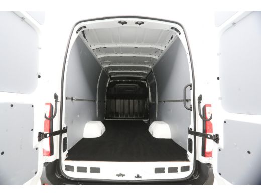 Renault Master T35 2.3 dCi L3H2 RWD | Dubbellucht | 3500KG Trekgew. | Trekh. | Airco | Cruise | Carplay | 3-Zits... ActivLease financial lease