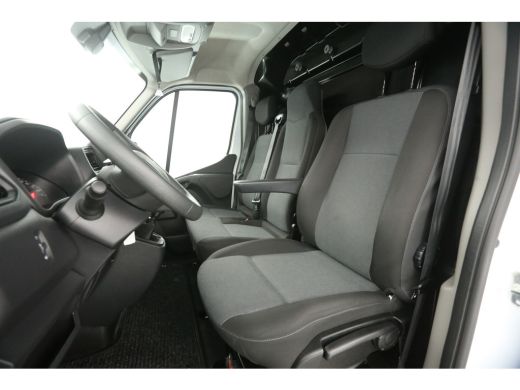 Renault Master T35 2.3 dCi L3H2 RWD | Dubbellucht | 3500KG Trekgew. | Trekh. | Airco | Cruise | Carplay | 3-Zits... ActivLease financial lease