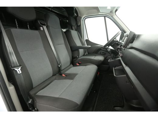 Renault Master T35 2.3 dCi L3H2 RWD | Dubbellucht | 3500KG Trekgew. | Trekh. | Airco | Cruise | Carplay | 3-Zits... ActivLease financial lease