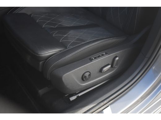 Skoda Octavia Combi RS iV Phev 245PK | Zwenkbare trekhaak | RS Plus Package | Camera achter | Head-up display |... ActivLease financial lease