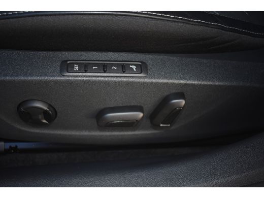 Skoda Octavia Combi RS iV Phev 245PK | Zwenkbare trekhaak | RS Plus Package | Camera achter | Head-up display |... ActivLease financial lease