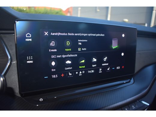 Skoda Octavia Combi RS iV Phev 245PK | Zwenkbare trekhaak | RS Plus Package | Camera achter | Head-up display |... ActivLease financial lease